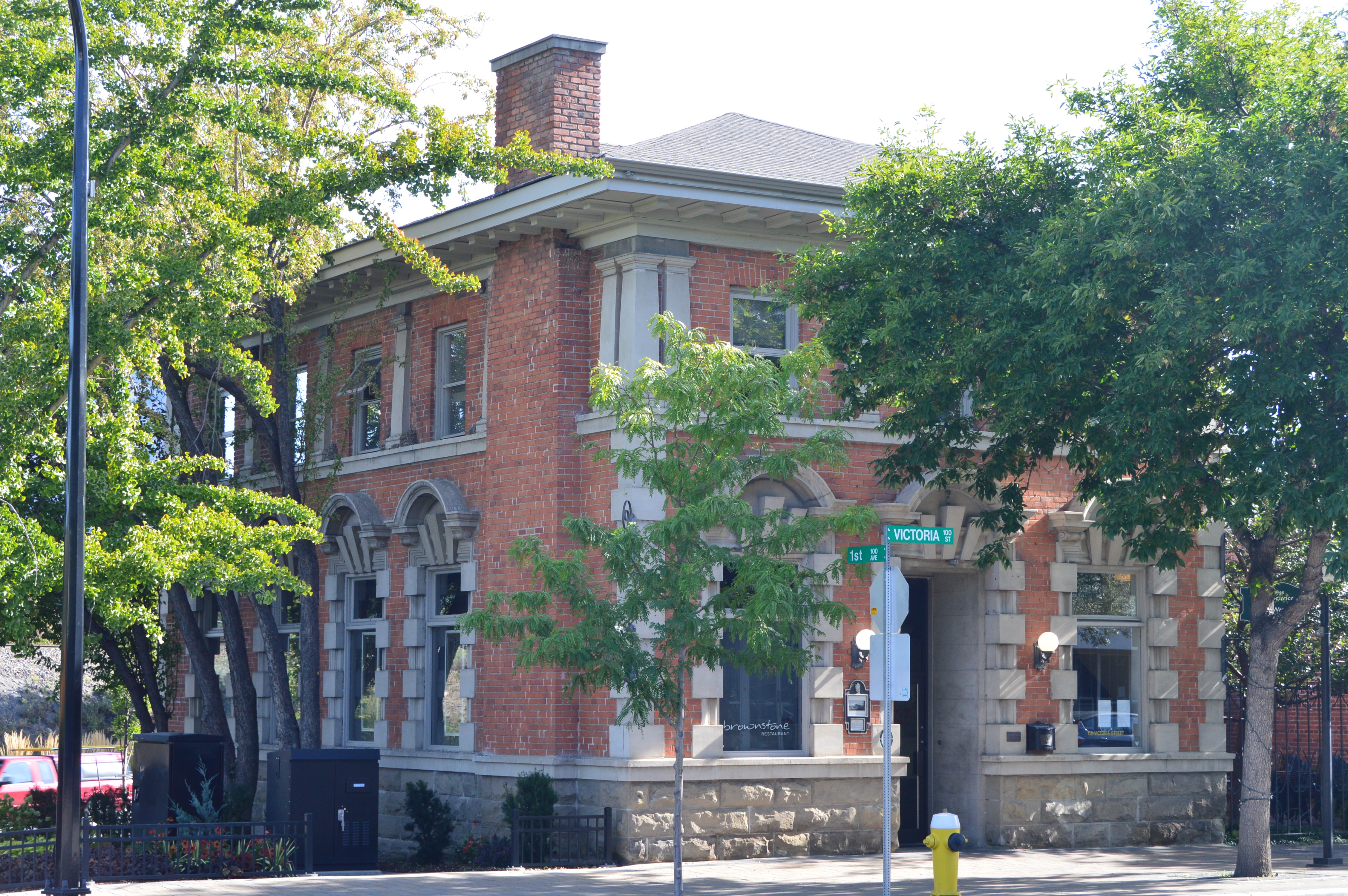 118 VICTORIA ST.jpg